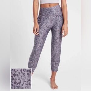 ATHLETA Salutation Printed Crop Jogger Size Small